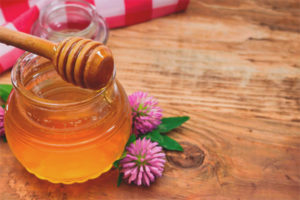 Proprietà utili e controindicazioni per il miele di trifoglio