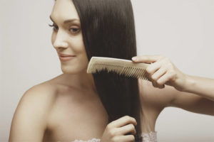 Come raddrizzare i capelli senza stirare e asciugacapelli