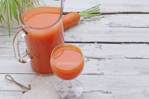Come preparare il succo di carota per l'inverno